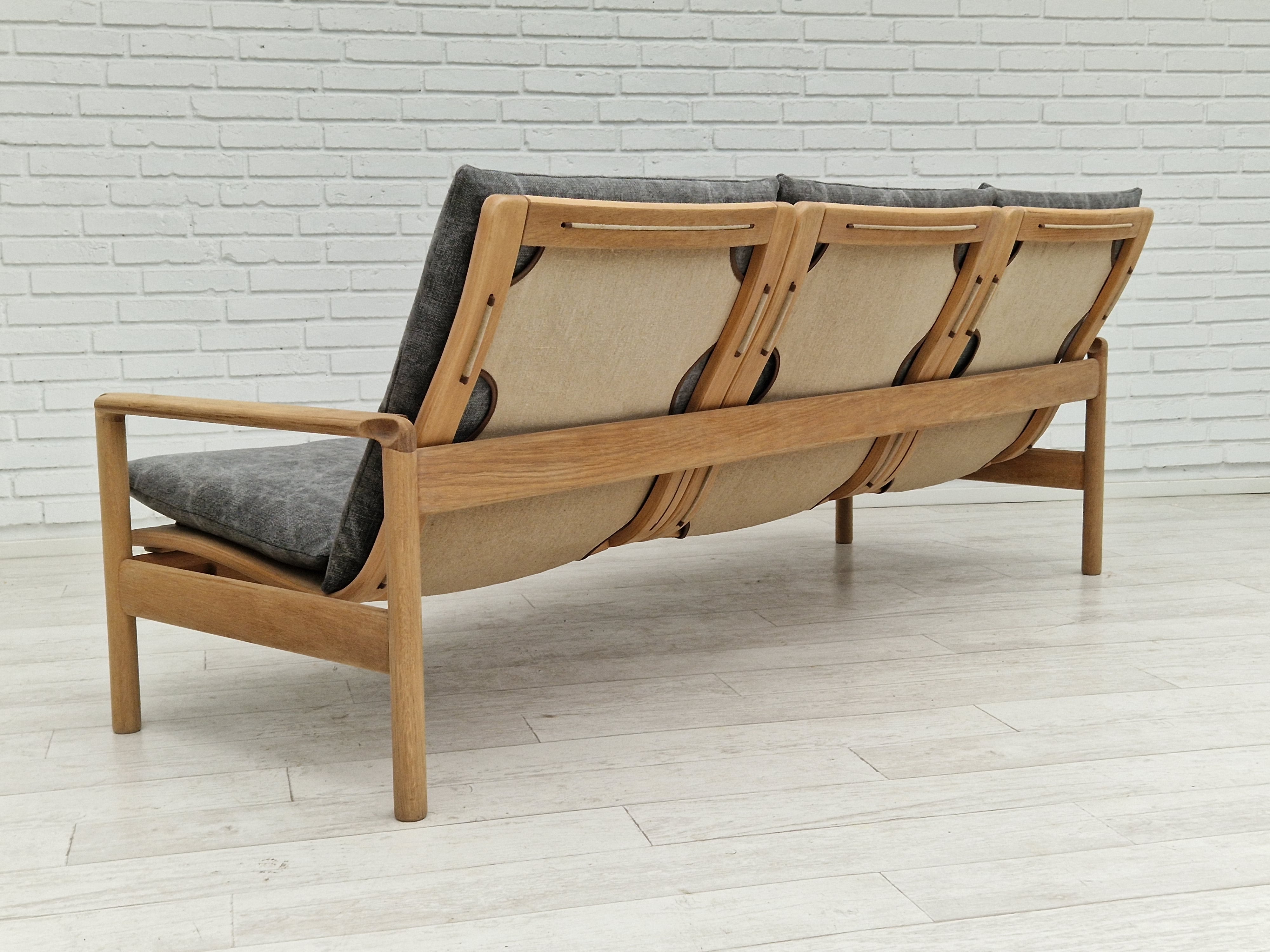 70erne, Dansk design, renoveret 3 pers. sofa, patineret møbel hørstof, egtræ