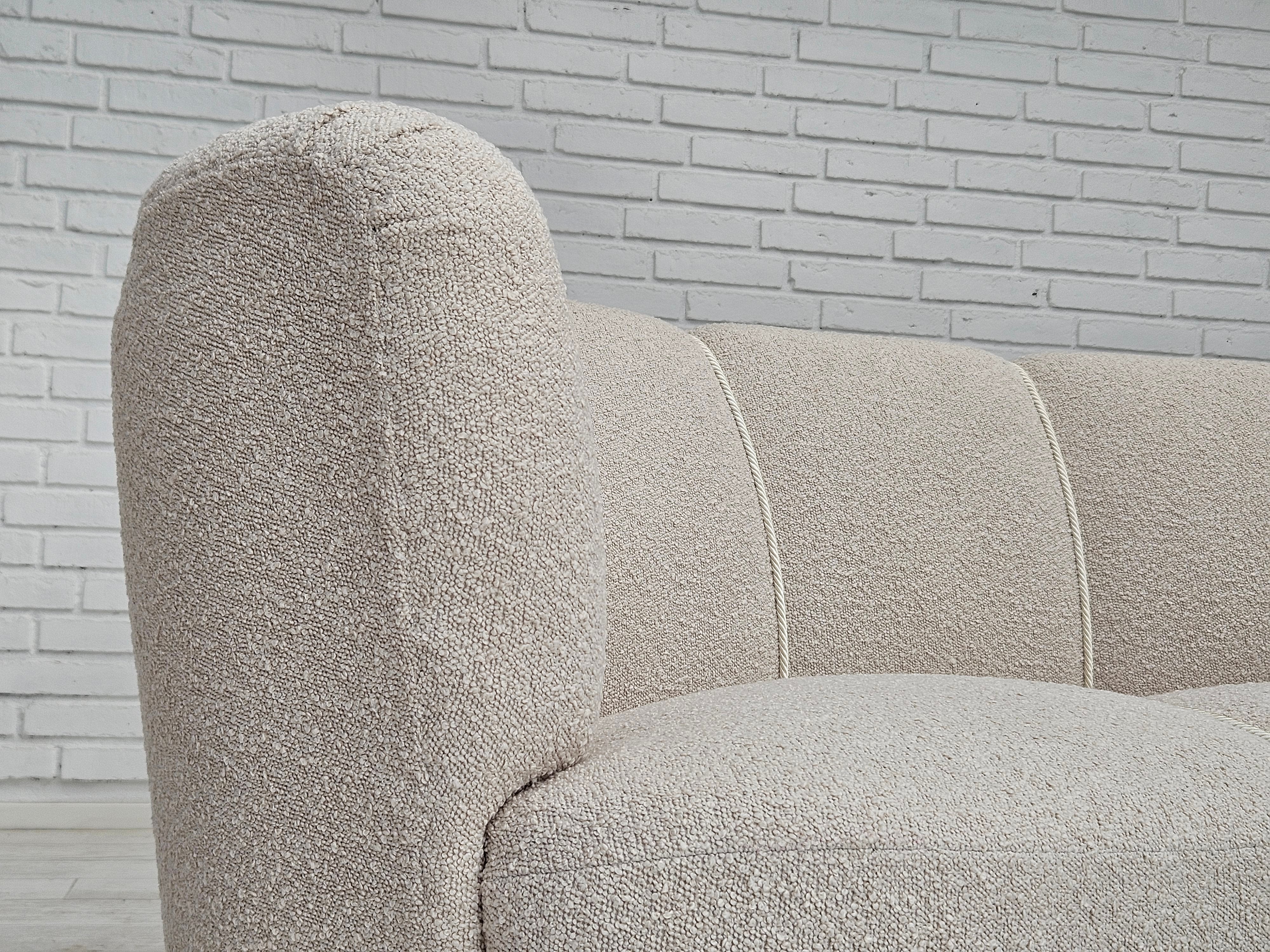 1960erne, Dansk design, renoveret 3 pers. "Banana" sofa, beige/creamy møbelstof.