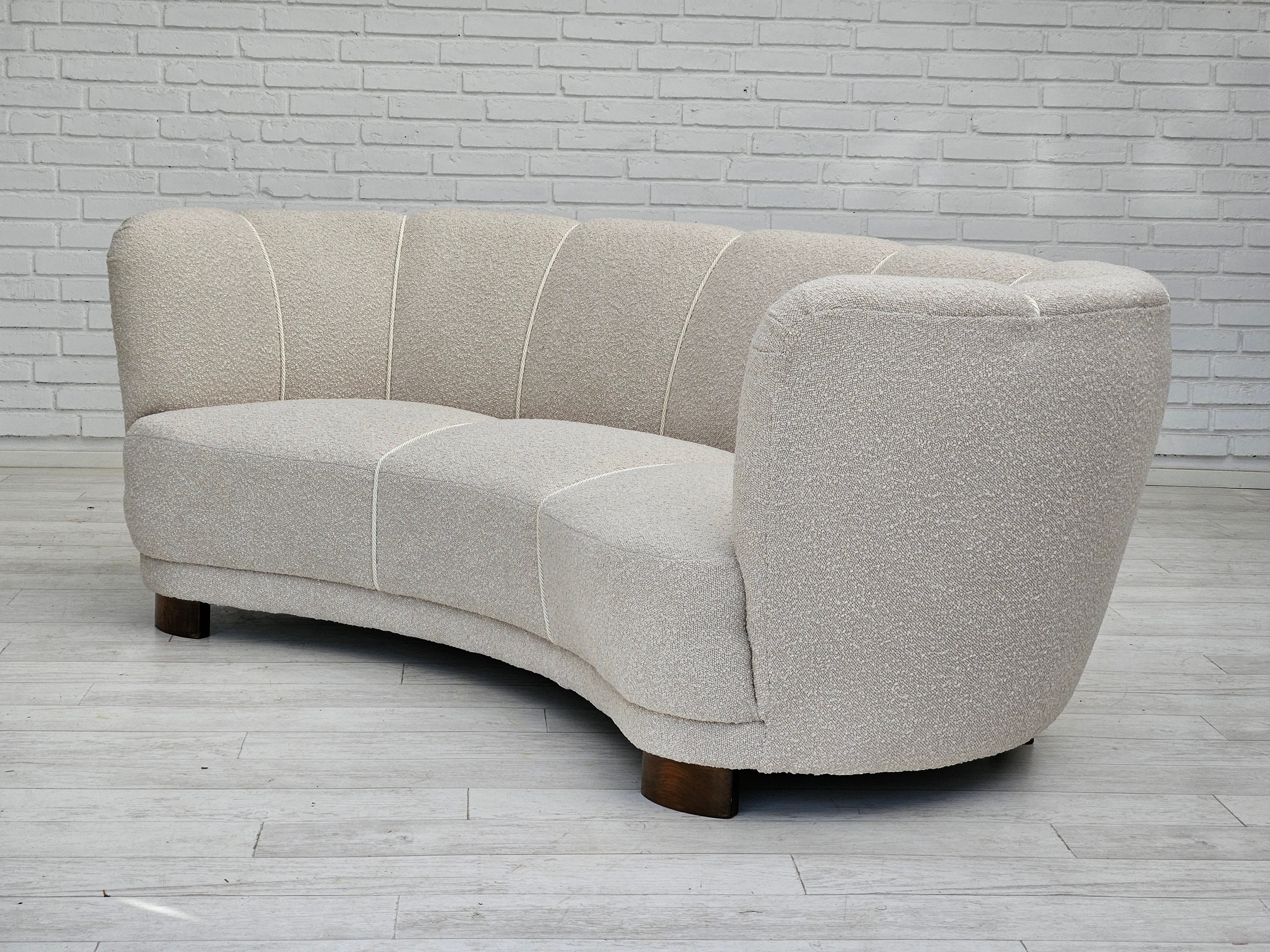 1960erne, Dansk design, renoveret 3 pers. "Banana" sofa, beige/creamy møbelstof.