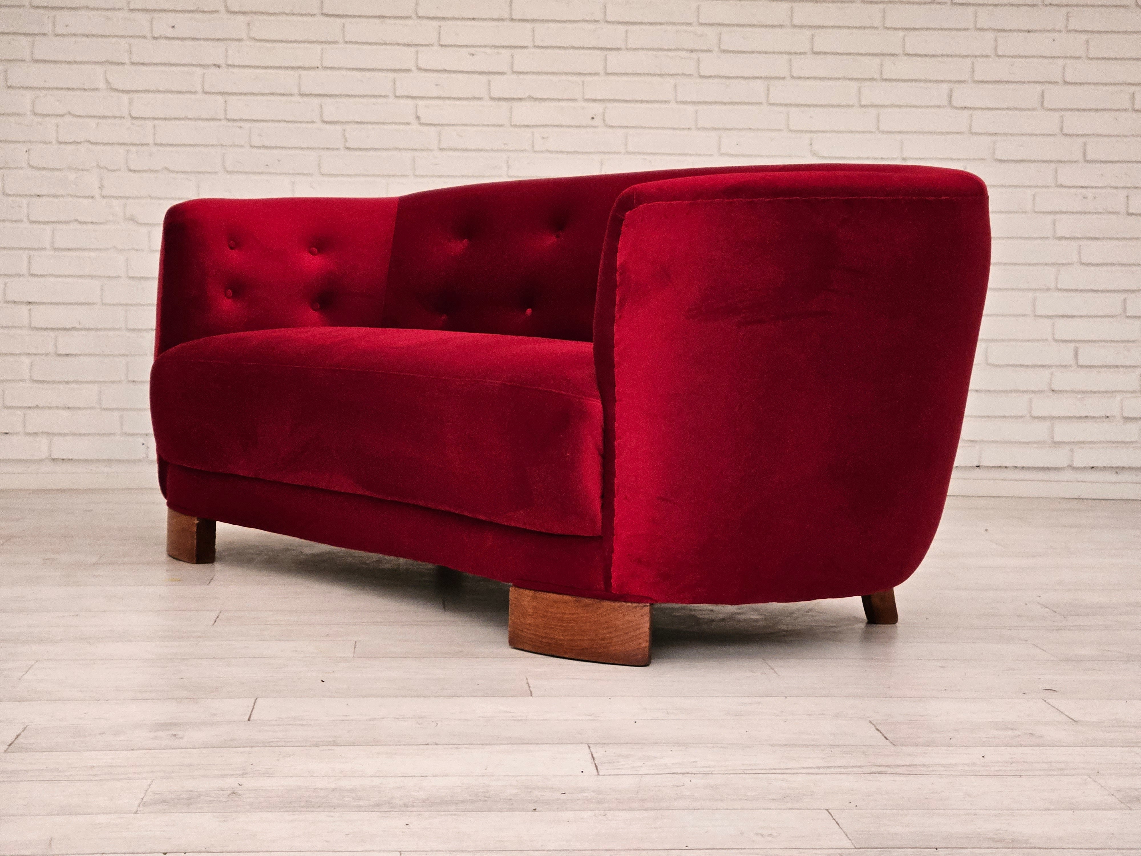 1960erne, Dansk design, renoveret 2 pers. "Banana" sofa, vintage velour.