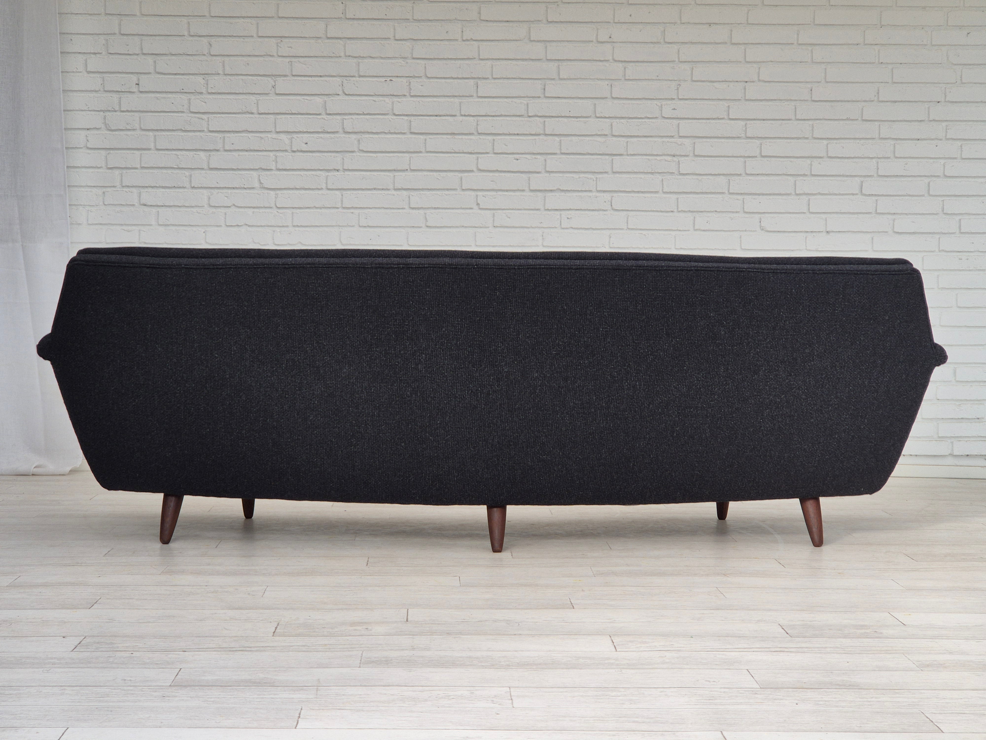 1960erne, Dansk design af Georg Thams for Vejen Polstermøbelfabrik, total renoveret 3 pers. sofa model 53.